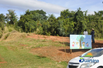 Crianças da Creche Irmã Consolata plantam árvores frutíferas na Semana do Meio Ambiente