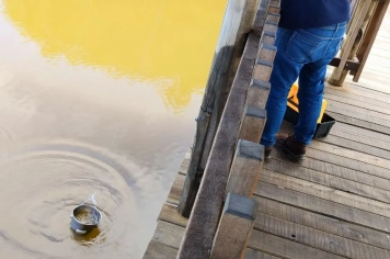 Prefeitura de Duartina acompanha coleta de água no lago do Eco Parque após morte de peixes