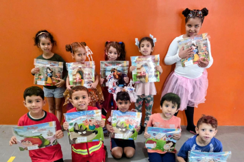 Livros em comemoração ao Dia das Crianças